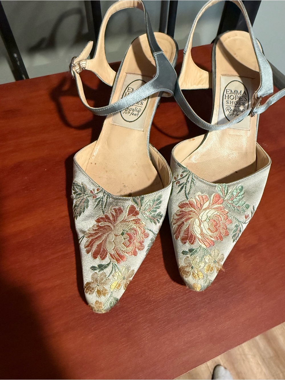 Emma Hope’s Silver Silk Embroidered Floral Slingback Heels 37